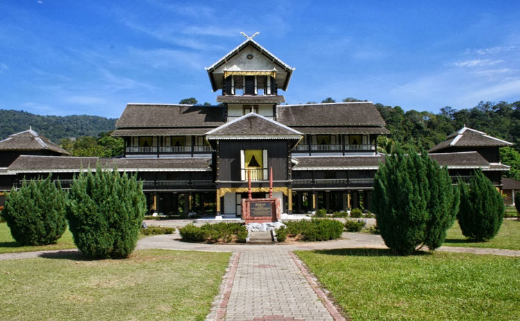 MUZIUM DIRAJA ISTANA LAMA SERI MENANTI