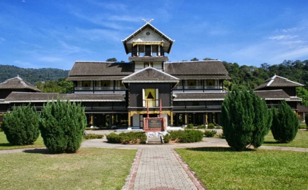 MUZIUM DIRAJA ISTANA LAMA SERI MENANTI